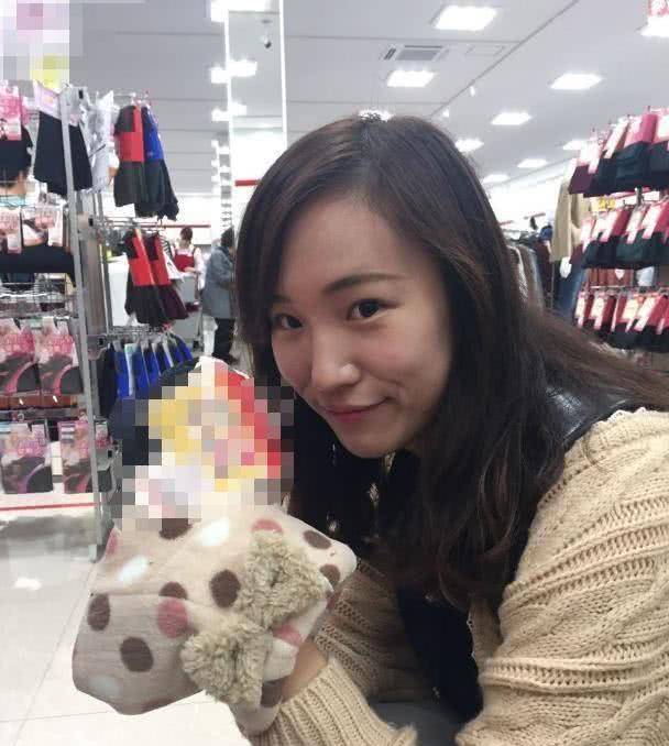 同时,疑似支持刘鑫的几个小号包括"冷眼萌叔"等也全部被封,据悉这几个