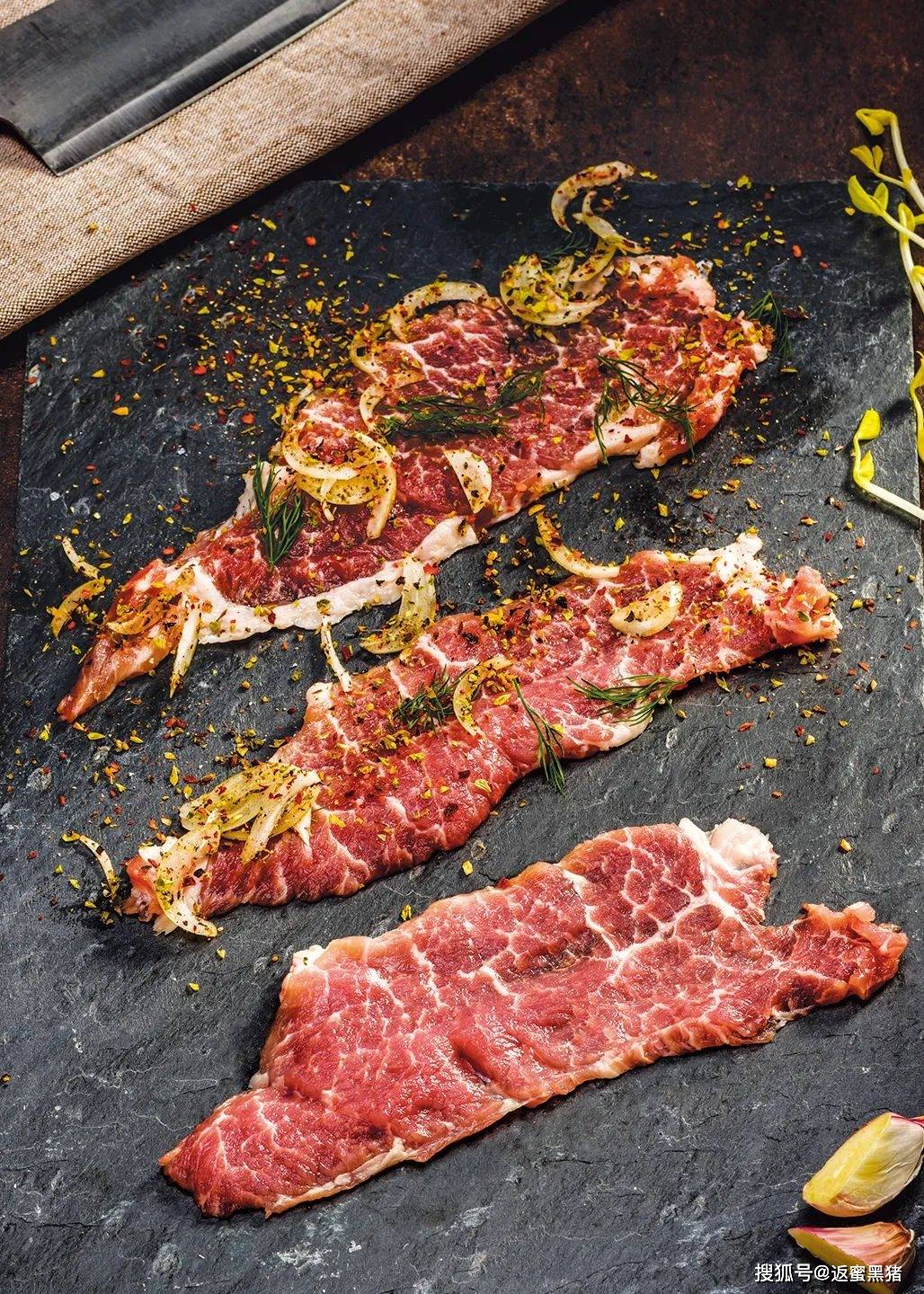 下巴|不愧是豬界的“優(yōu)秀代表”返蜜黑豬