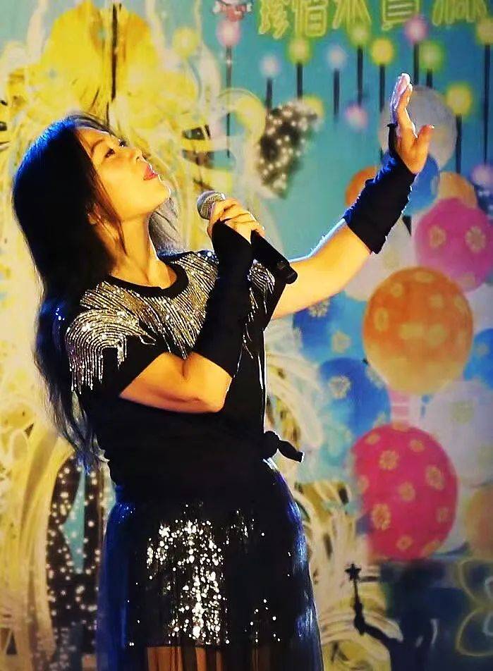 原创61岁李丽芬照片曝光优雅漂亮动人为何被称为李三首