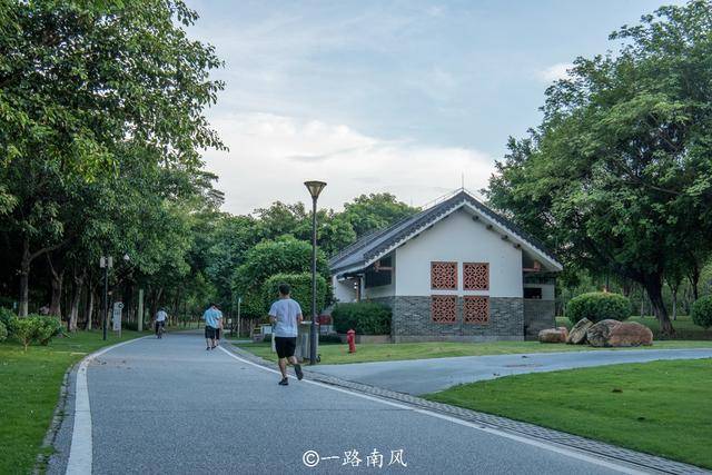 广州|实拍广州最大的人工湖，虽然颜值很高，但因为“偏僻”而游客不多