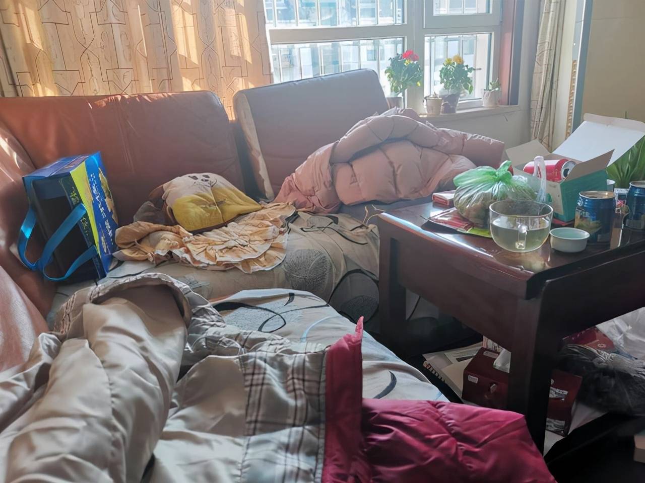 河南焦作,已婚男子趁老婆不在家与保洁女工寻欢,不料闹出人命_张某