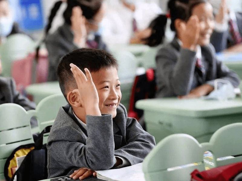 原创小学生即将开学为开学典礼精心挑选鞋子网友看后笑得合不拢嘴