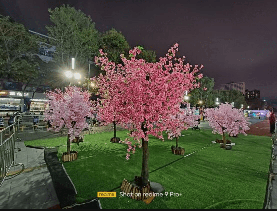 动态|realme 9 Pro+ 带有惊人相机的变色手机