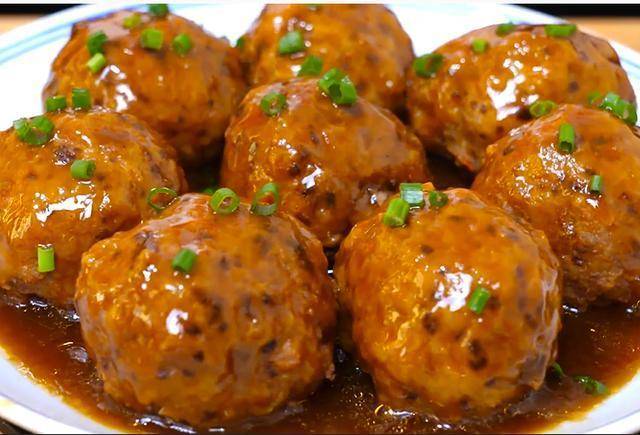 原创餐桌大菜红烧狮子头招待朋友有面子快来学习吧