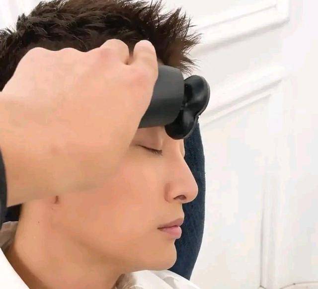 贾乃亮的助理玩笑开过火了 竟然在他睡觉的时候 剃掉了他的眉毛 剃须刀 直播间 下集