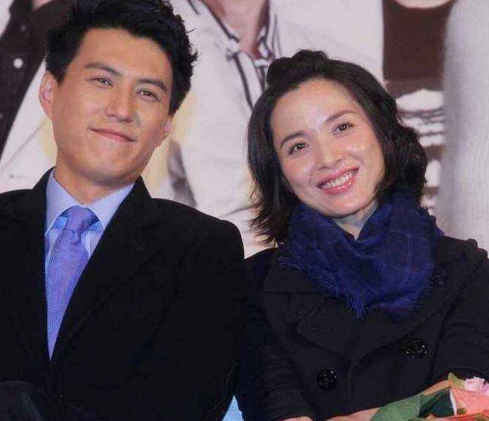 她被丈夫看到吻戏闹离婚，二婚与靳东步入婚姻殿堂，40岁像个公主！封面图