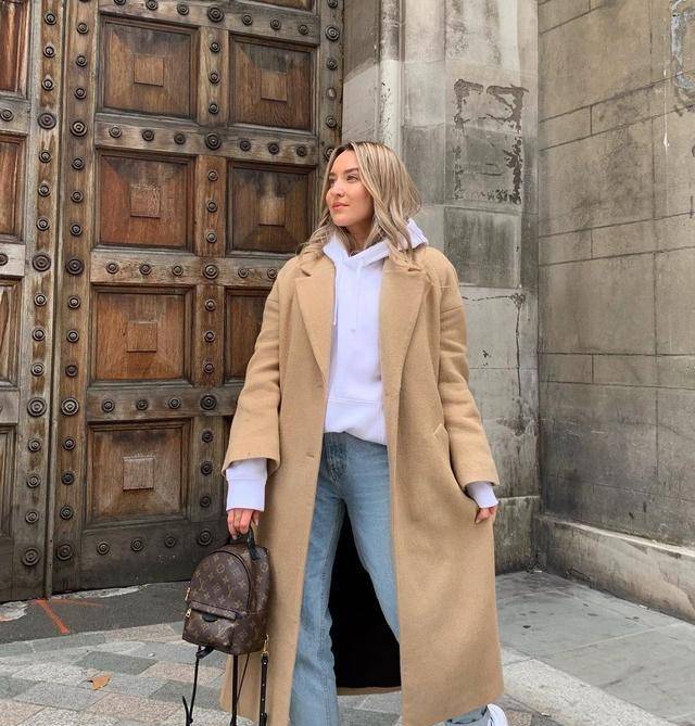 韩红暴 韩红暴瘦34斤！卫衣搭牛仔裤真时髦，站兵哥哥中间“小鸟依人”