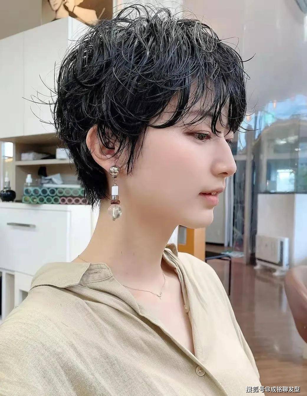 卷发纹理烫自然又好看，烫一次能保持多久？三点为你解惑，看完就明白