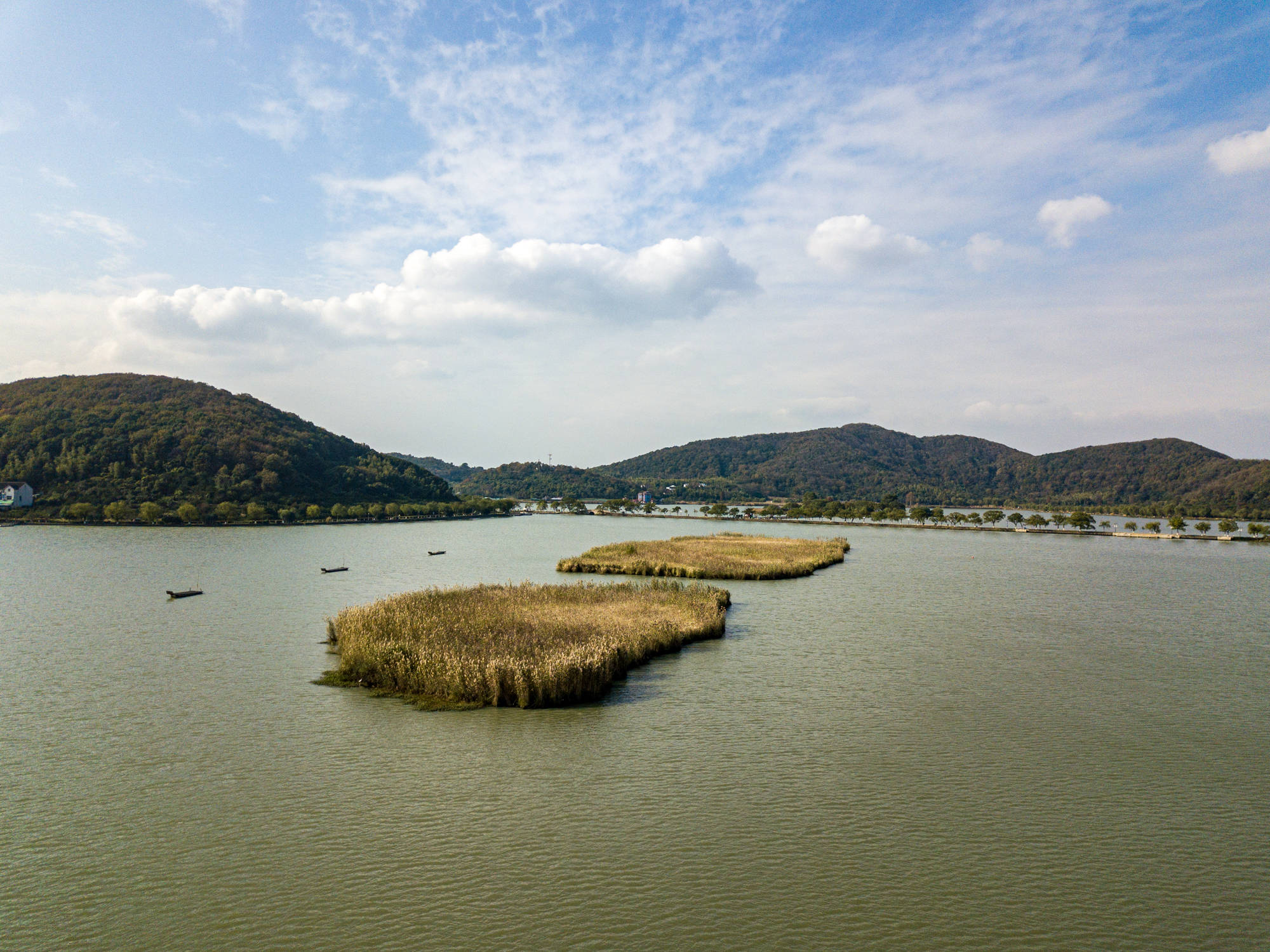 被称为|就在江浙沪包邮区，这座湖被称为小西湖，融山海湖为一体的景区