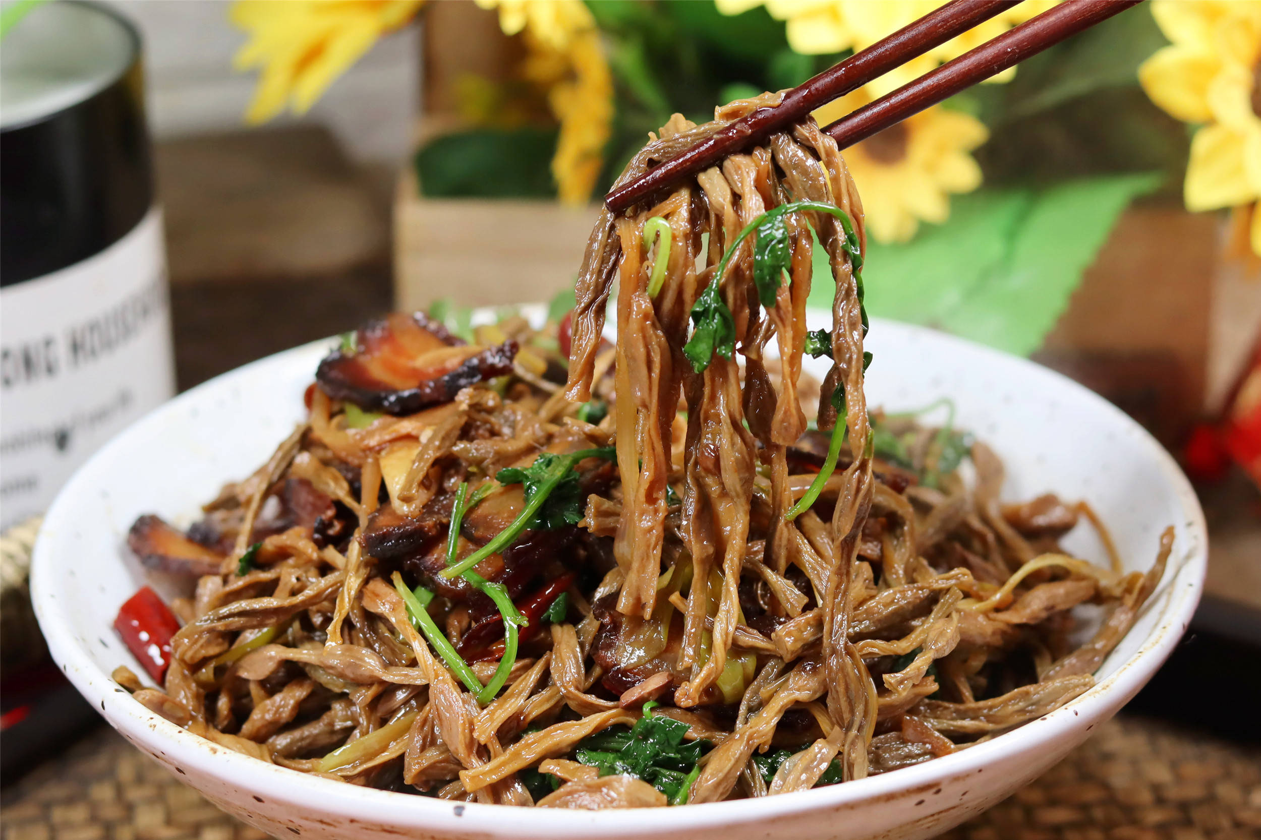 吃干豆角,要记住先油后水,熟得快还软乎,味道香入味好吃