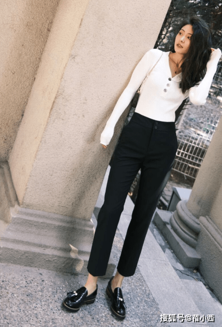 小白 尽量少穿小白鞋了,有些烂大街,看看这3双鞋子,时髦又洋气
