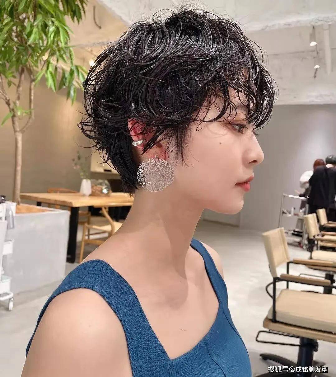 卷发纹理烫自然又好看，烫一次能保持多久？三点为你解惑，看完就明白