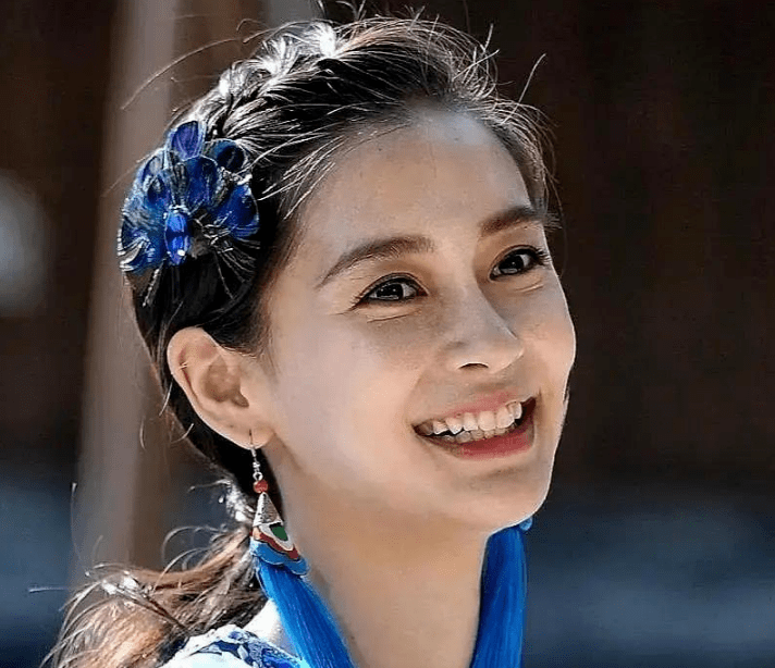 高清生浮粉、长痘、整容痕迹，明星未修图里的脸，让我看见了人间真实