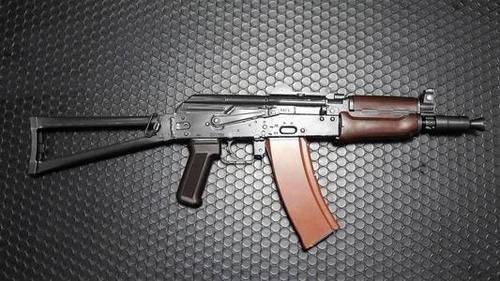 短突明星aks74u虽是冲锋枪但使用的是545毫米步枪弹