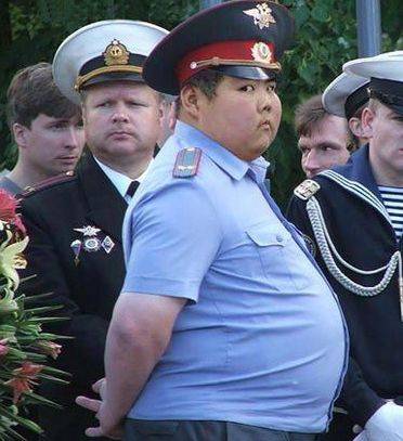 原创17年前因一张照片爆火的网红小胖如今生活怎么样了