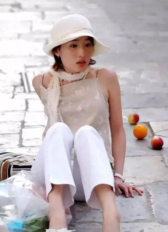 41岁最美杨不悔鲍逸琳当红时隐退娱乐圈如今过的幸福