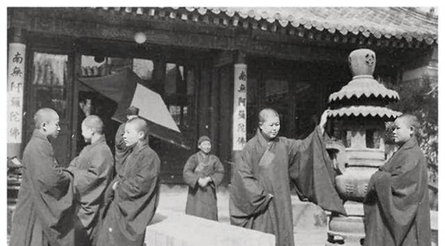 二二是谁啊 a7e8cdd5419945b9a963f0ae27bf6aa6.jpeg