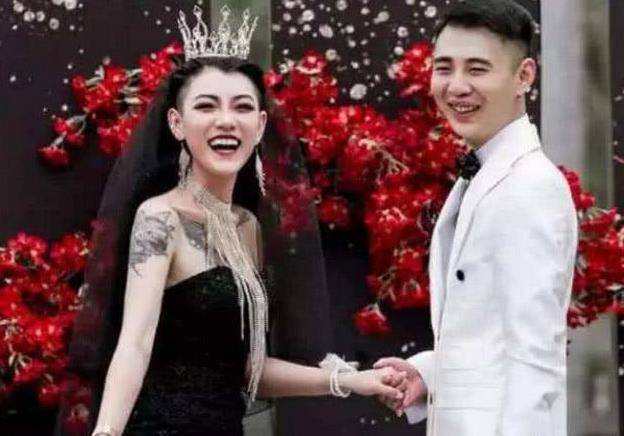 还记得那个黑婚纱新娘吗 结婚4年被生活磨光棱角满脸疲惫 新郎 婚礼 女孩