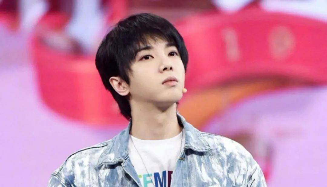 因为|华晨宇：从音乐奇才到“人人喊打”，他到底经历了什么？