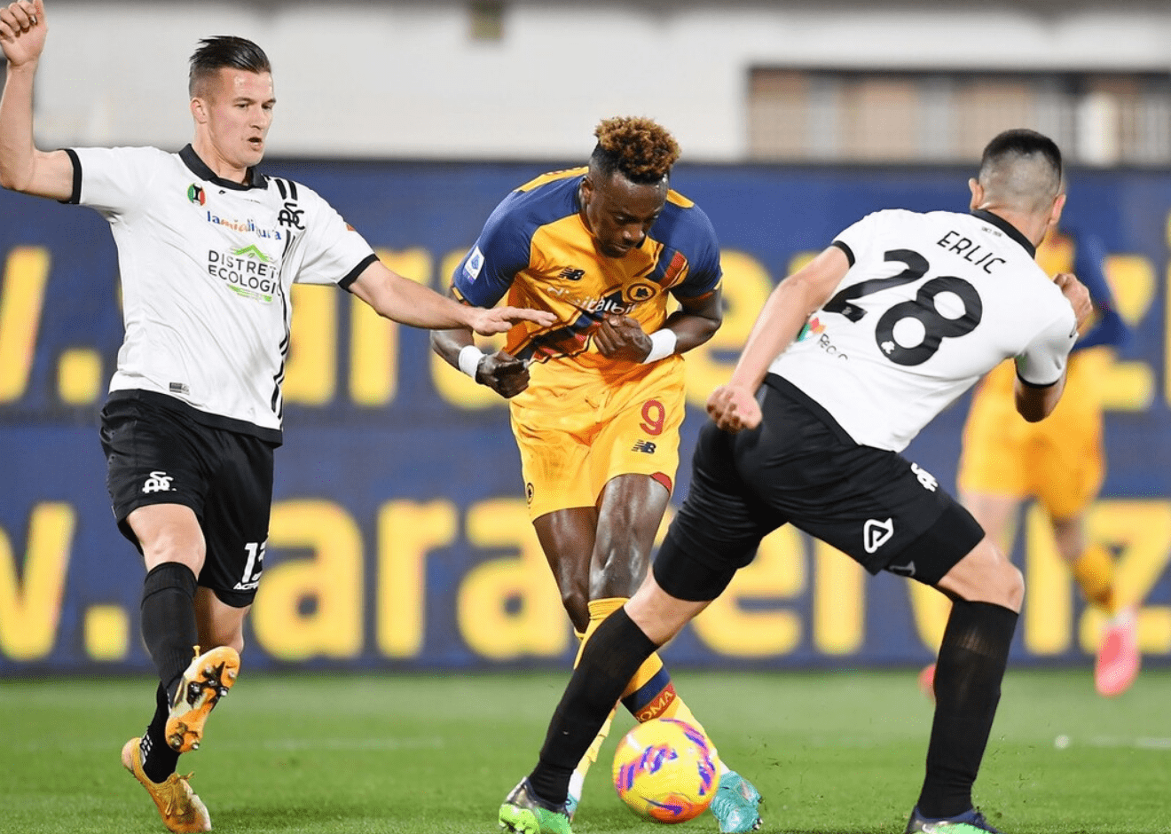 穆里尼奥松了一口气,罗马走出不胜怪圈_佩莱格里尼_斯佩齐亚_亚伯拉罕