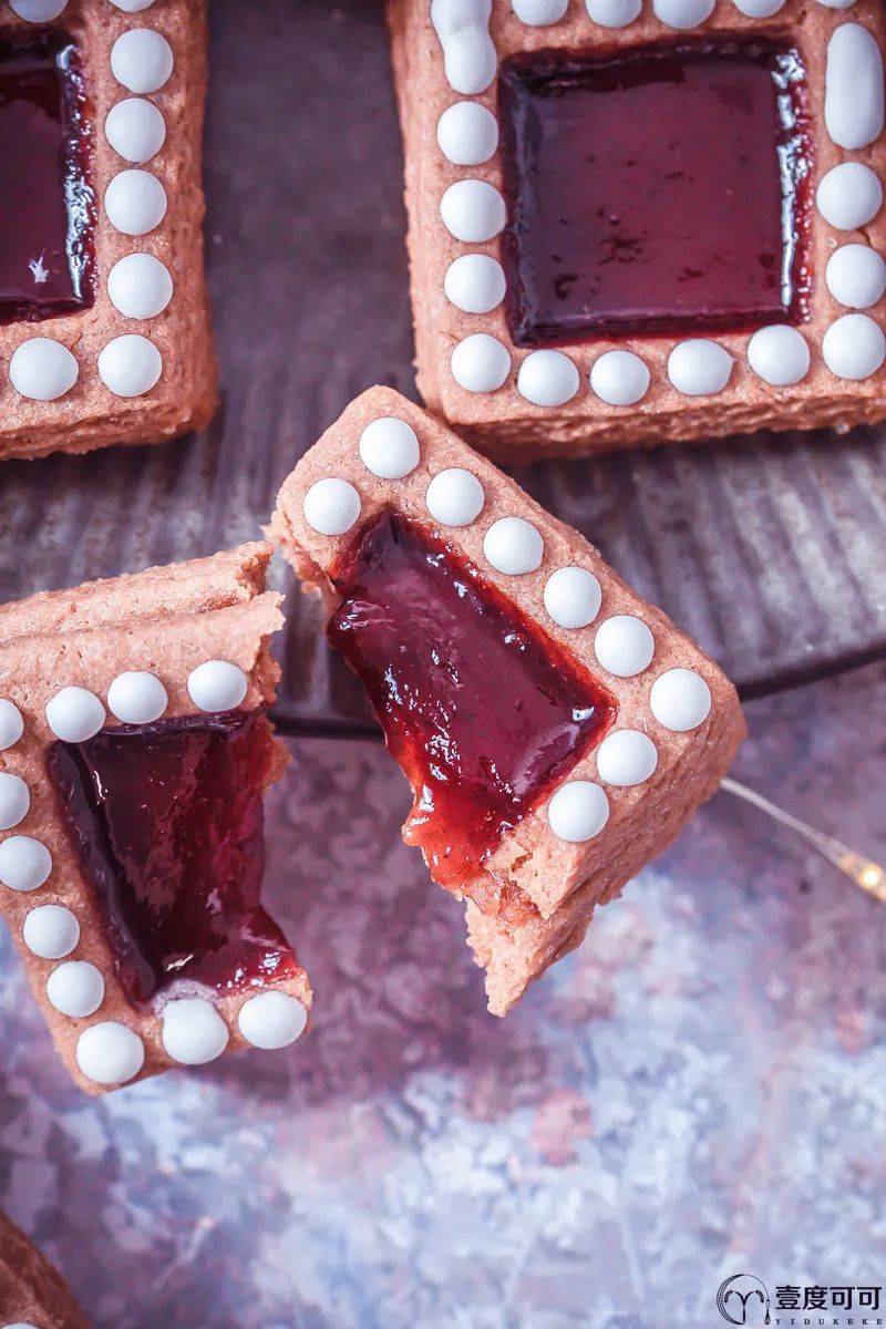 面团|焦糖香中带点辛辣味的巧克力香料曲奇配热葡萄酒果冻。