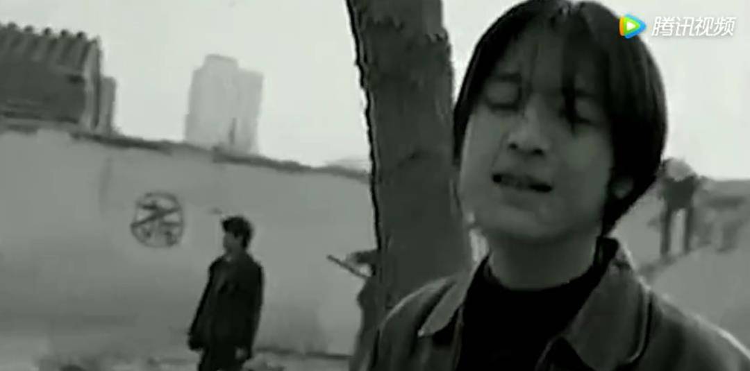 人群|消失7年的朋克第一人,他复出配得上所有“爷青回”