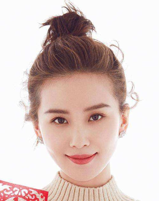 因为看脸是美女,头发一撩全完蛋!这些女星被发际线拖累,个个铁刘海