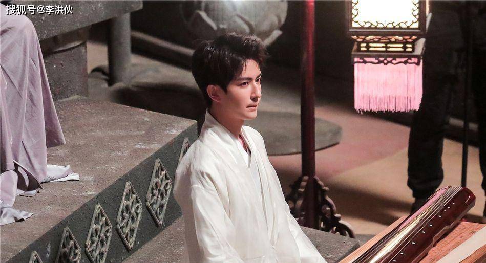 于朦胧拍戏致眼睛受伤,吊威亚曾摔成骨折,演员拍戏危险系数高_汉之云