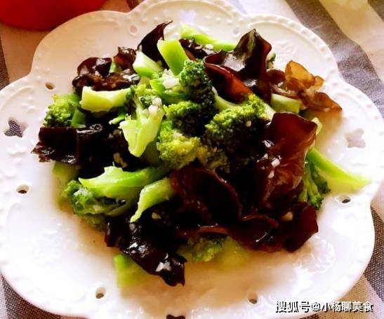 美食它是“天然褪黑素”隔三差五吃一次，美白祛斑，素颜出门也很美