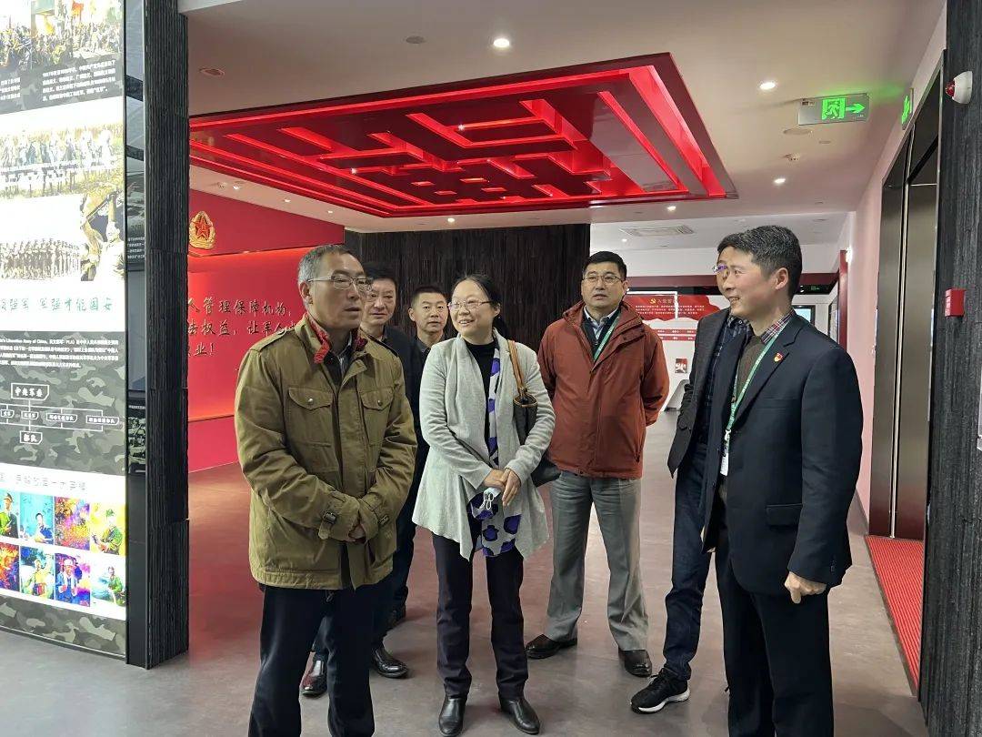 区人大常委会副主任舒建国一行莅临国骅老兵驿站