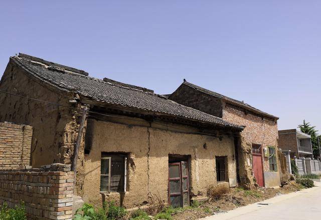 村子道路非常棒,有些家也重新盖起了楼房但还是感觉老房子舒坦城隍庙