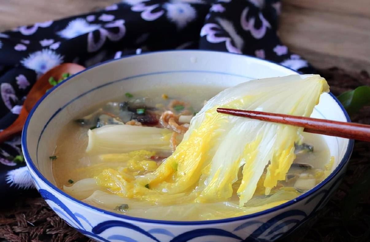 白菜这做法简单,不上火还补钙,俩孩子都抢着吃_娃娃菜_虾米_皮蛋和