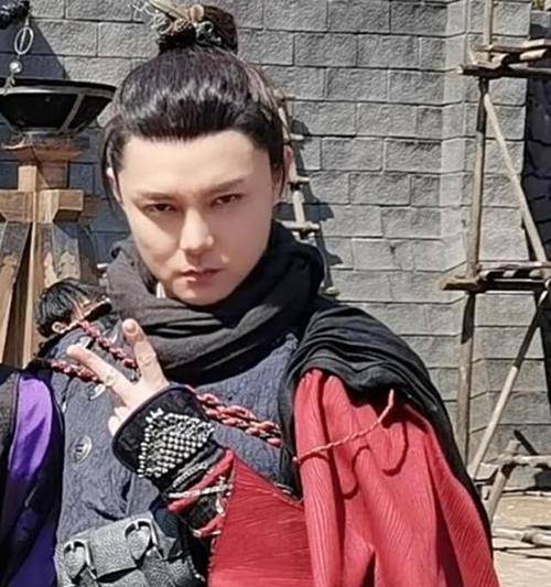 因为|尹正发文“求放过”，路透胖出“玻璃心”，网友：演员服务角色