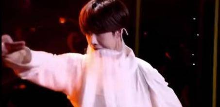 才艺|王一博在《天天向上》表演像小孩子给长辈展现自己新学到的才艺