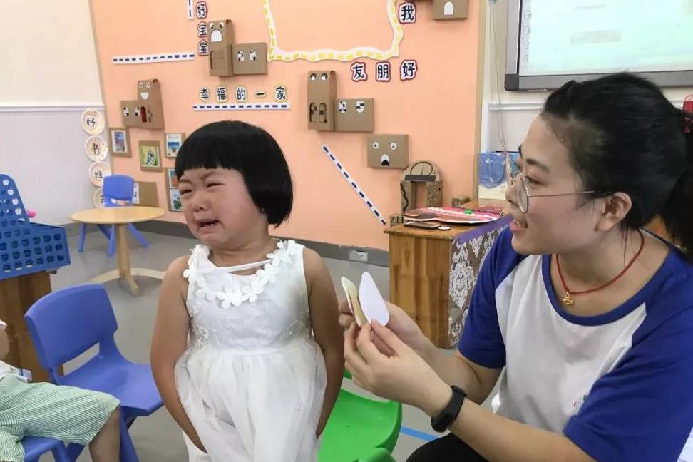 独立|幼儿园老校长坦言：开学第一天不哭的娃，大多来自这3种家庭