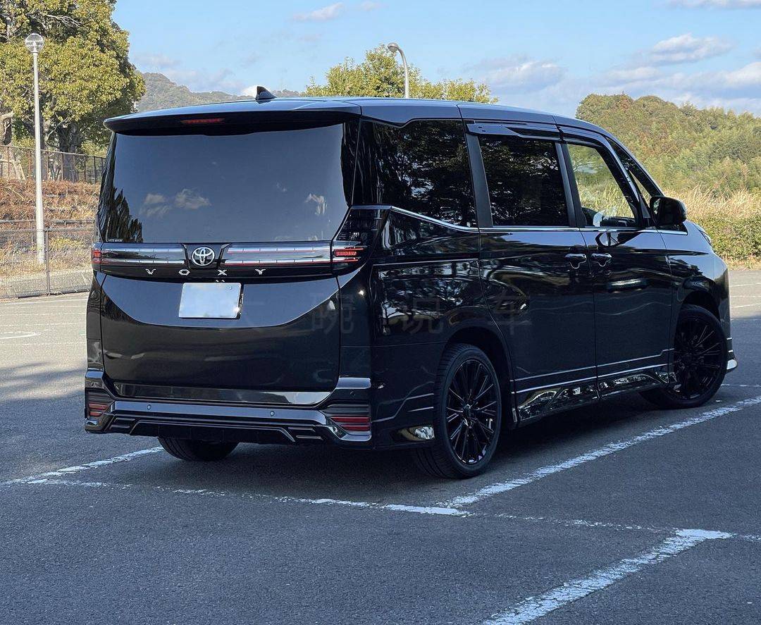 根据实车的情况来看这款车型在配置方面选用了丰田汽车十分经典的配置