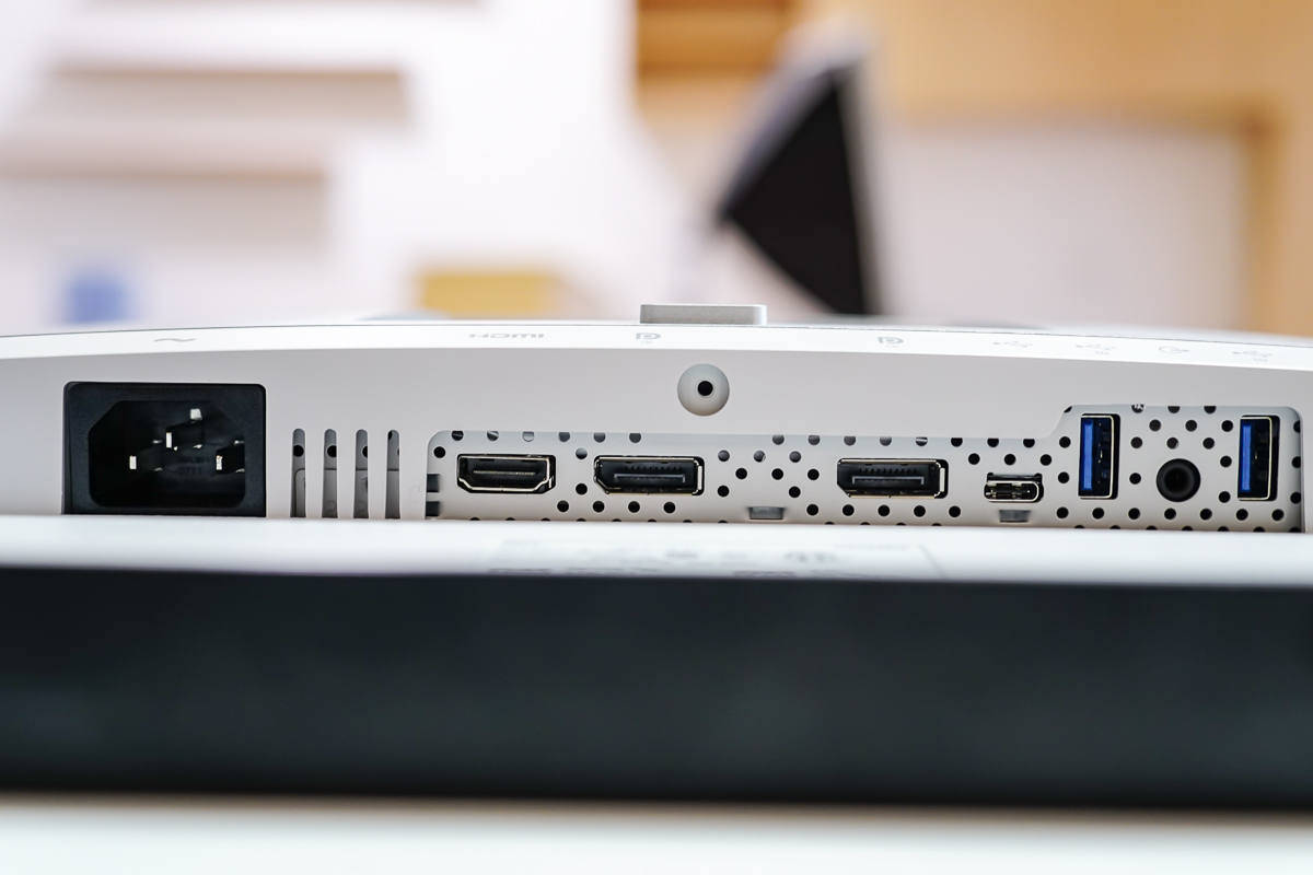 支持15w充电输出戴尔u2722dx27寸显示器充电usb接口评测