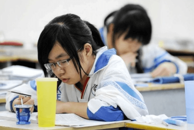 上海一高中生走红，收到牛津大学的录取通知书，评论区却恶意满满