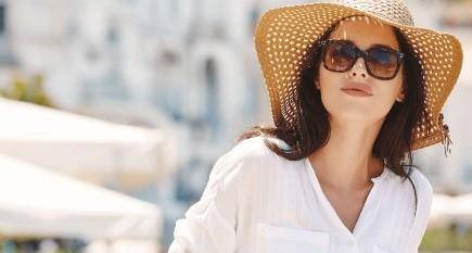 配饰被这位60岁法国奶奶圈粉,年过半百活力四射,穿衣得体,坐姿撩人