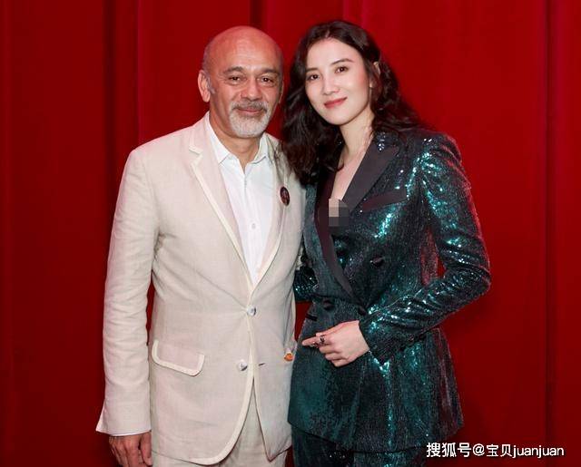 吊带 女人穿西装尽量别配衬衫，太土！学宋佳这么穿，高级更有女人味