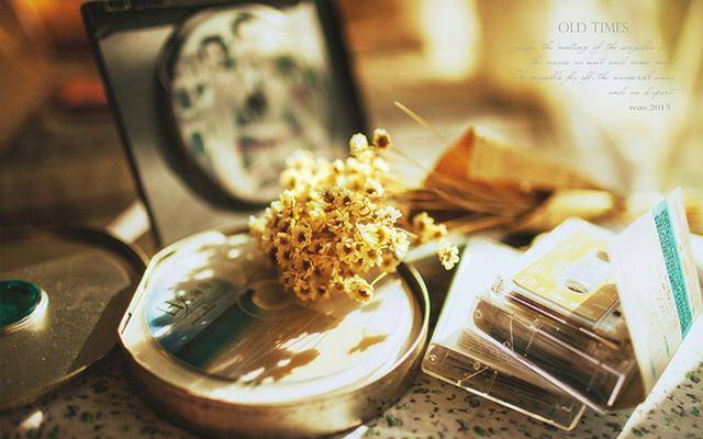 所谓生活，一半如烟火在岁月里煎熬，一半如诗在内心中丰盈