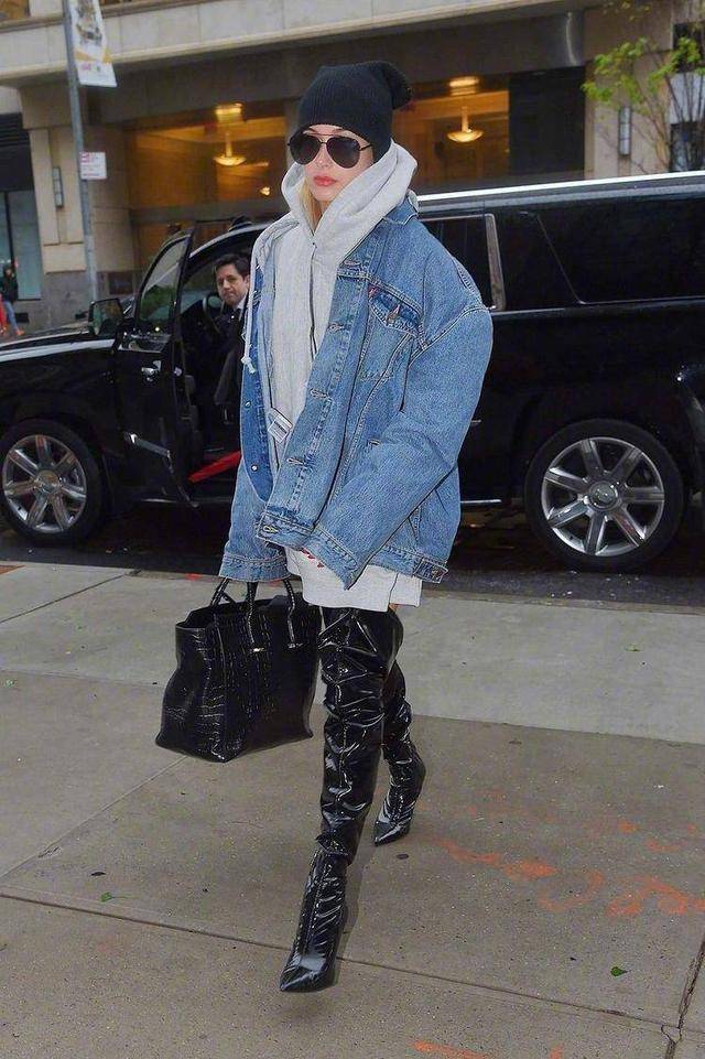 黑色 90后超模海莉示范冬季卫衣怎么穿,适合所有人借鉴,时髦又保暖