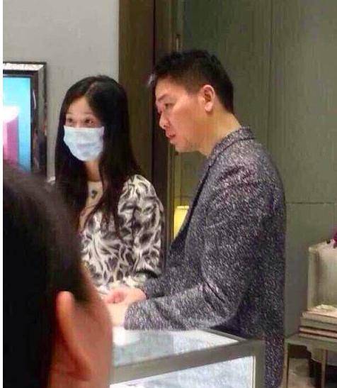 长发章泽天本人并不好看,只是包装成清纯人设,如今脸崩了!