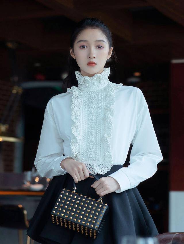 蒋依依|爆料:姚安娜,宋雨琦,华晨宇,蔡徐坤,蒋依依,赵丽颖,关晓彤