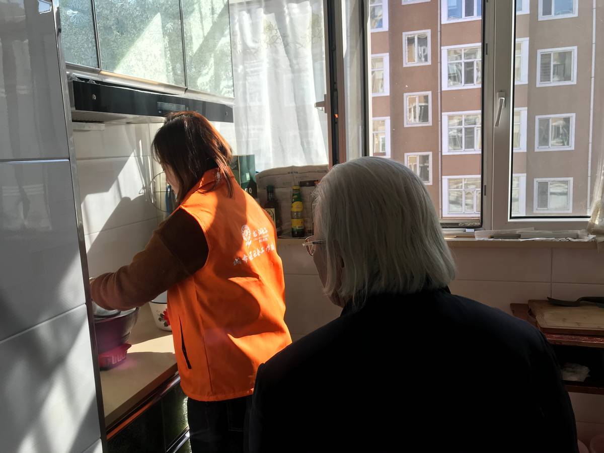 桦南县社工站:开展"弘扬雷锋精神 关爱独居老人"志愿