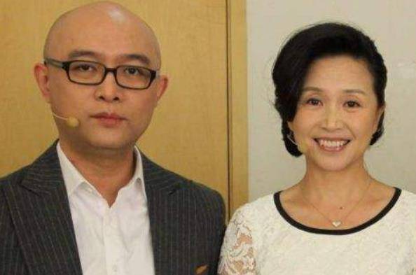 倒追老公恩爱30年无绯闻,女儿长相甜美清秀可人_黄菡_主动_非诚勿扰