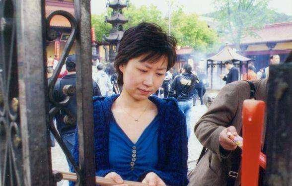 她是著名主持人,刚当新娘36小时就意外身亡,丈夫为她至今不婚_魏笑_男