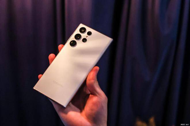 全新Galaxy S系列旗舰级创新，惊艳来袭