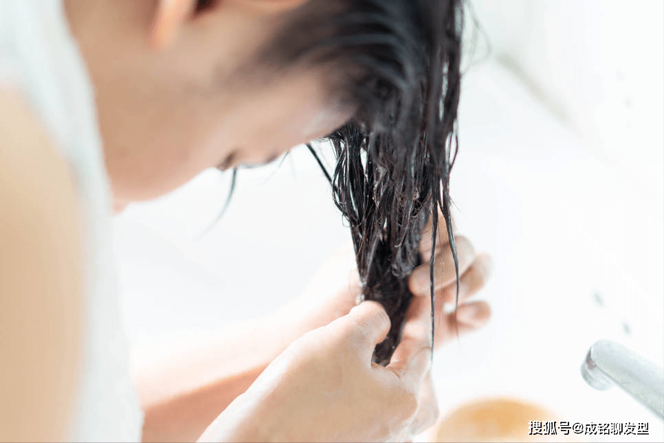 方法头发毛躁用护发素可以改善吗？多久用一次好？怎么用效果好？