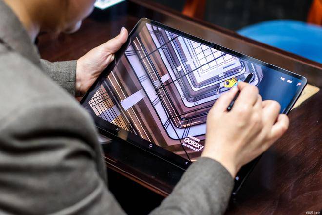 全新Galaxy S系列旗舰级创新，惊艳来袭